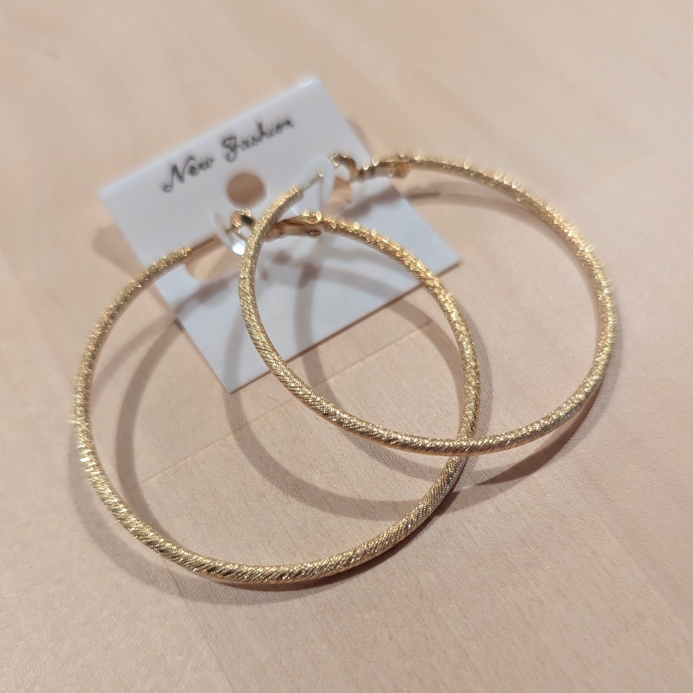 Elegant Gold Hoop Earrings